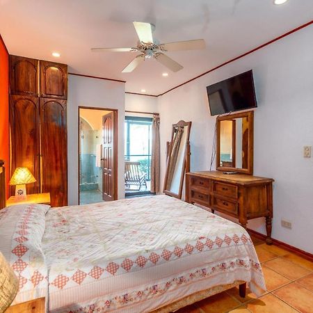 Warm Interiors And Orange Hues On Ground Floor In Front Of Beach Playa Flamingo Ngoại thất bức ảnh