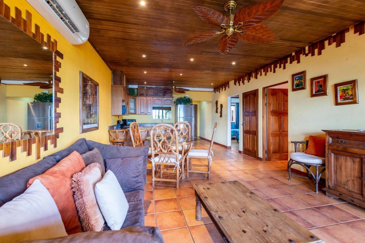 Warm Interiors And Orange Hues On Ground Floor In Front Of Beach Playa Flamingo Ngoại thất bức ảnh