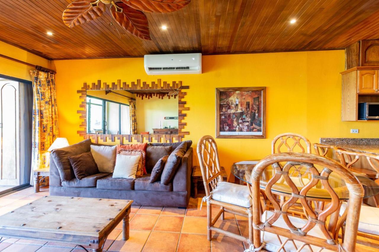 Warm Interiors And Orange Hues On Ground Floor In Front Of Beach Playa Flamingo Ngoại thất bức ảnh