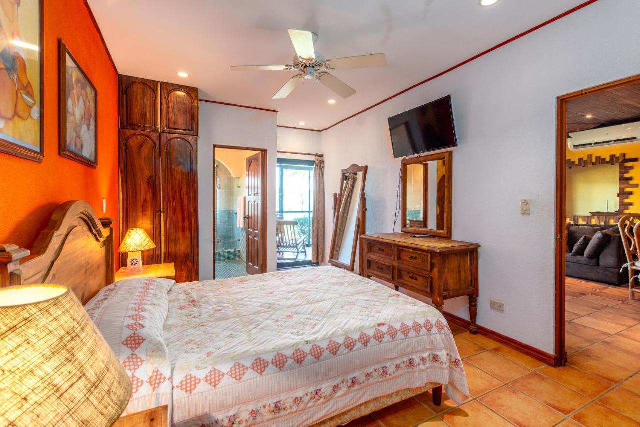 Warm Interiors And Orange Hues On Ground Floor In Front Of Beach Playa Flamingo Ngoại thất bức ảnh