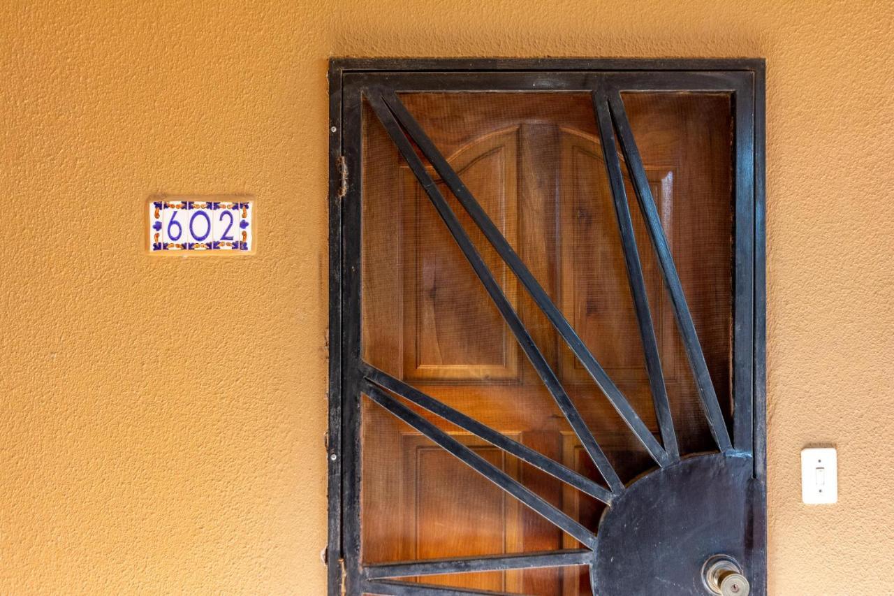 Warm Interiors And Orange Hues On Ground Floor In Front Of Beach Playa Flamingo Phòng bức ảnh