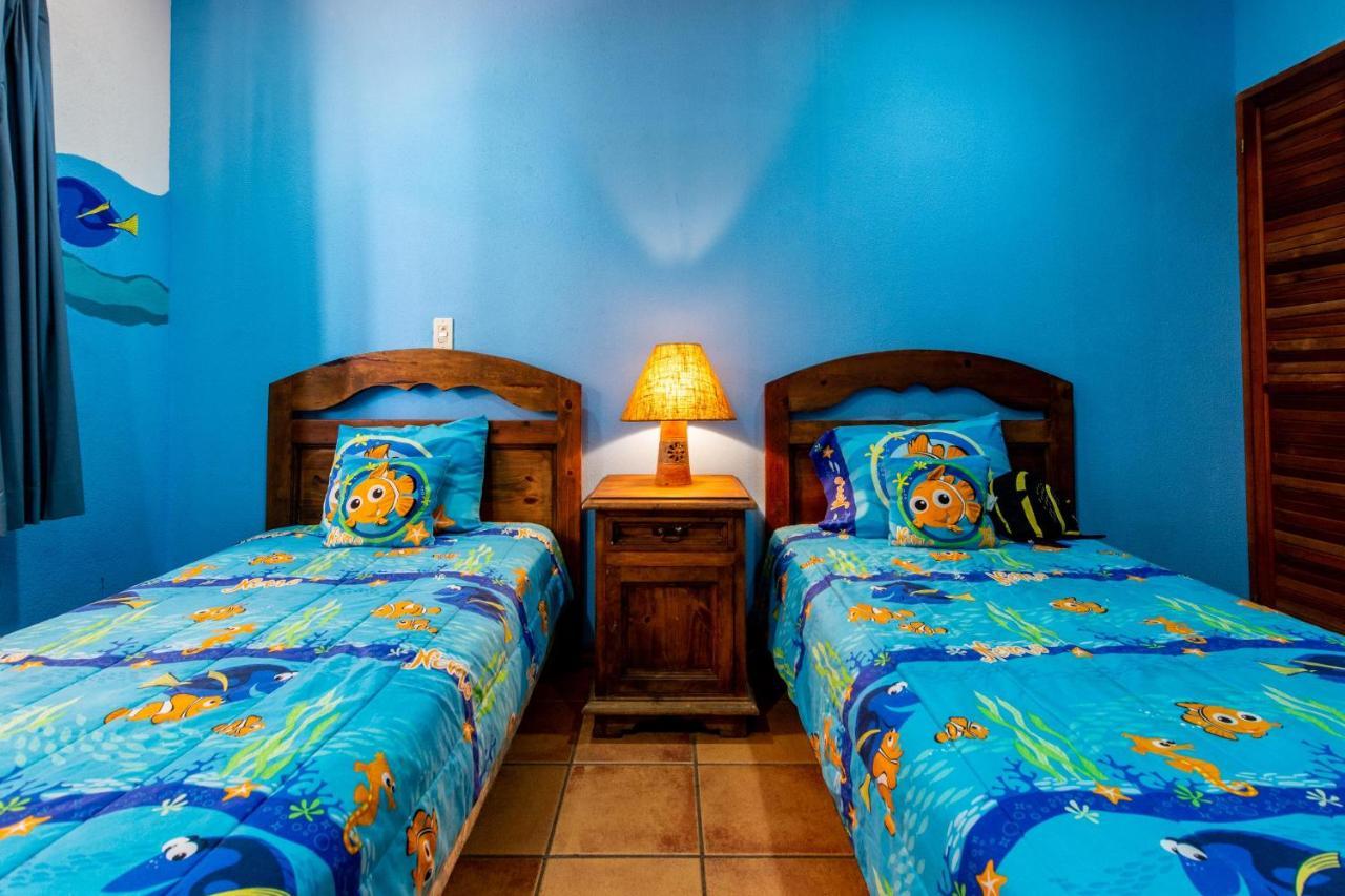 Warm Interiors And Orange Hues On Ground Floor In Front Of Beach Playa Flamingo Phòng bức ảnh